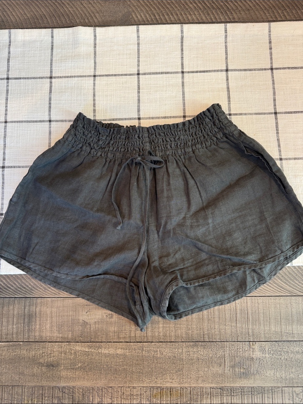 Cloth And Stone: Women’s Dark Grey Linen Shorts